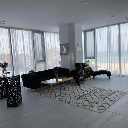 Maritimo Apartment Constanta