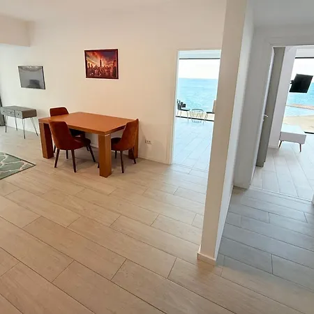 Апартаменти Maritimo Констанца