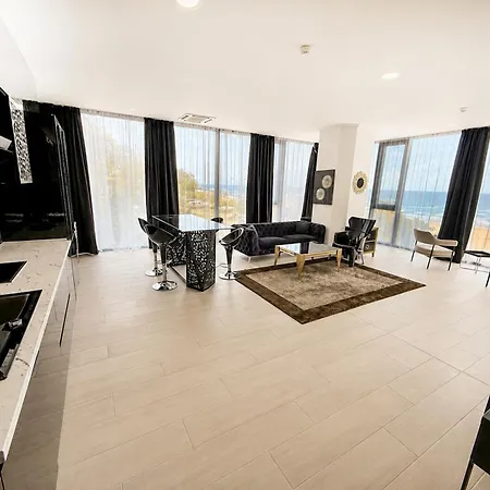 Maritimo Апартаменти 4*